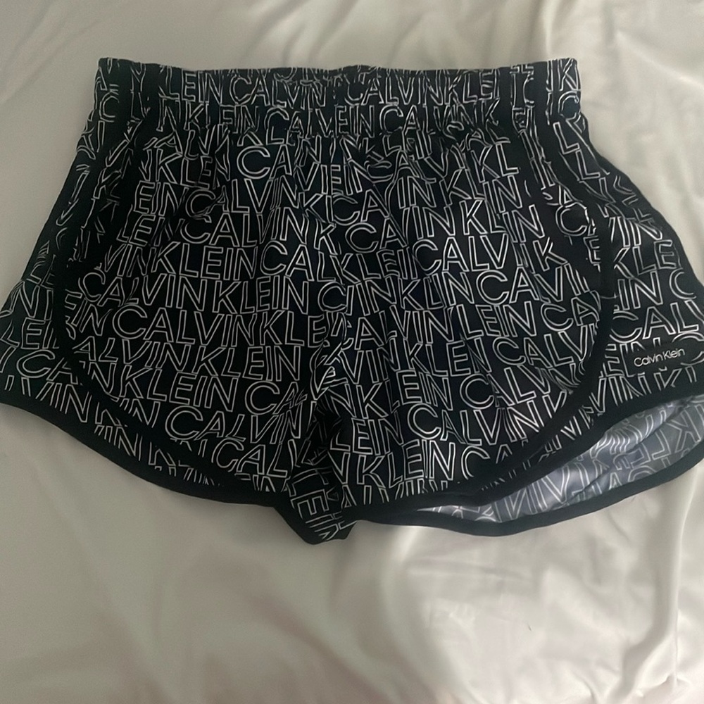 these are calvin klein athletic shorts and they are a size small with pockets.